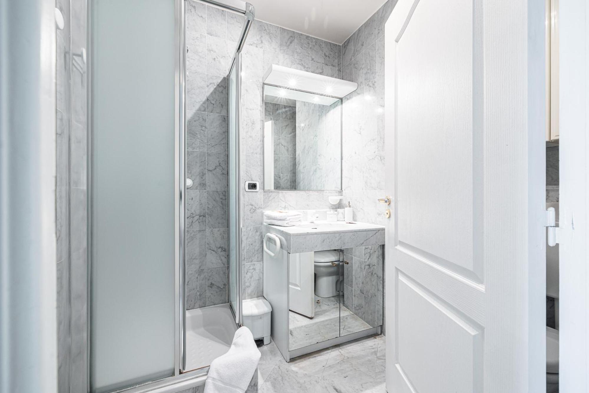 Victoria Bergamote Attic - Happy Rentals Menton Buitenkant foto